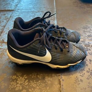 Nike Fastflex Youth cleats, Size 3, Black/white